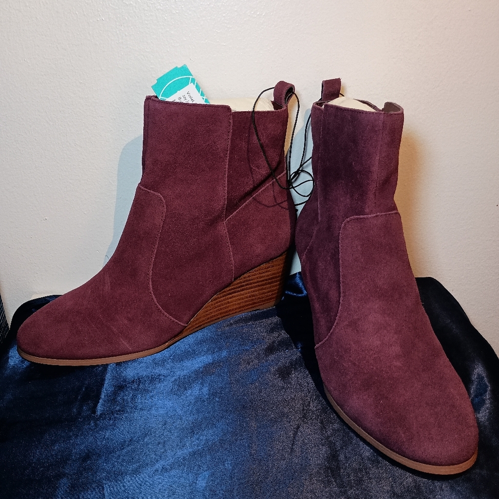 Violet & Red Jay Jay Burgundy Suede Wedge Booties Size 8 Leather Upper NWT - Picture 2 of 12